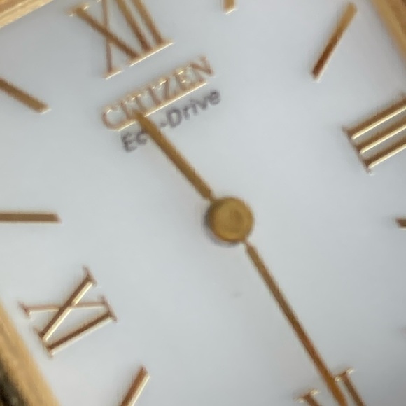 Gold Rectangular Watch Citizens Eco drive Model G820 T002949 - Picture 8 of 8